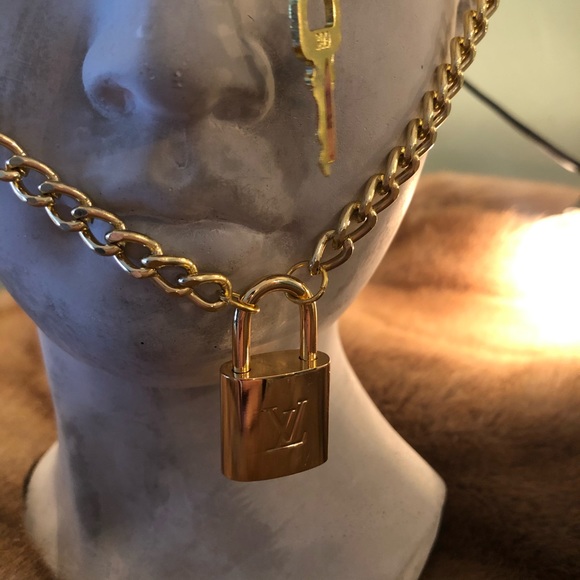 LOUIS VUITTON LOCK Necklace/Choker - Picture 5 of 8